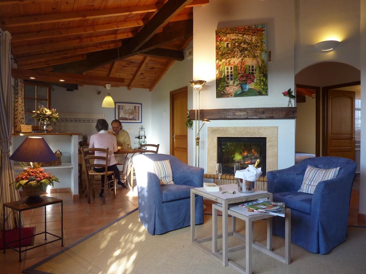 Au Jardin Fleuri Hotel Bosset Ruang foto