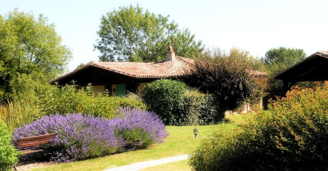 Au Jardin Fleuri Hotel Bosset Bagian luar foto